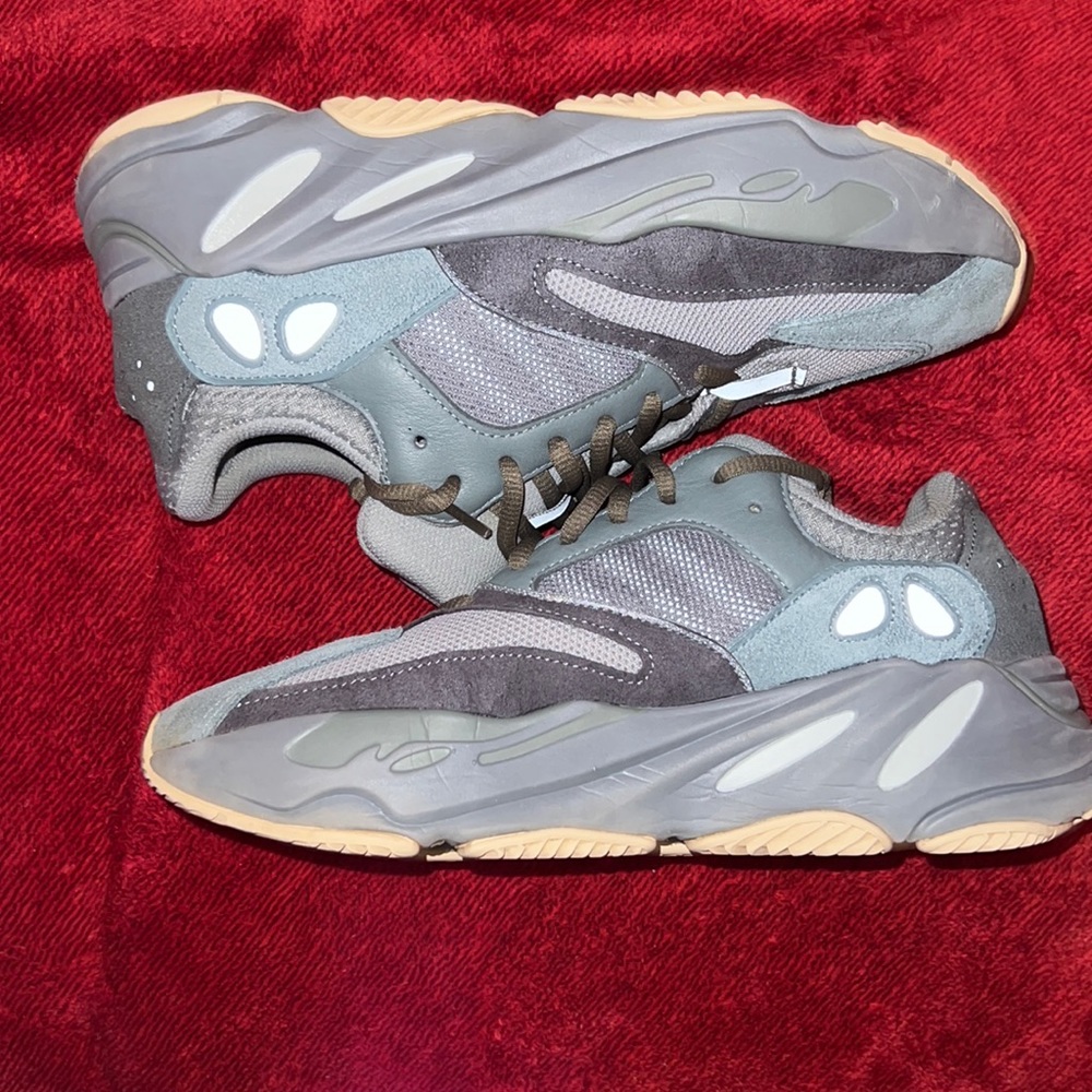 Yeezy 700